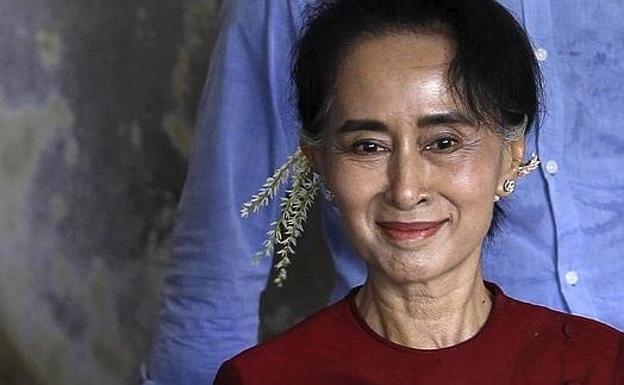 Crece el clamor contra el Ejército, que imputa a Suu Kyi