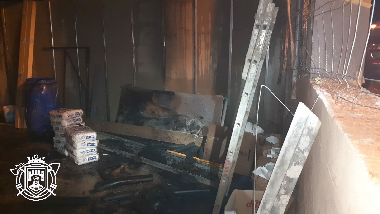 Incendio sin heridos de madrugada en la calle Las Rebolledas