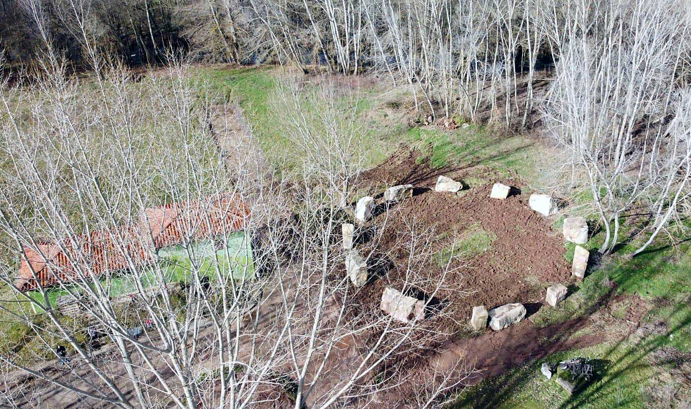 Un círculo megalítico de cientos de toneladas se asienta en Salas