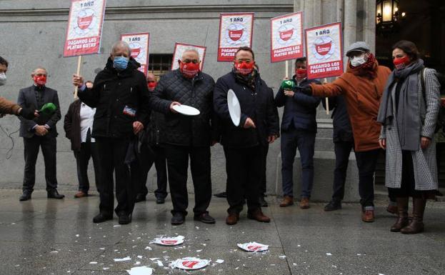 Sindicatos y hosteleros se movilizan contra la parálisis del Gobierno de Pedro Sánchez