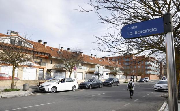 Fallece un niño al caerle una losa de un muro en Vitoria