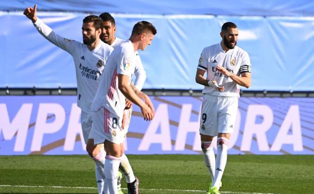 Baño y masaje del Madrid ante un Valencia esperpéntico