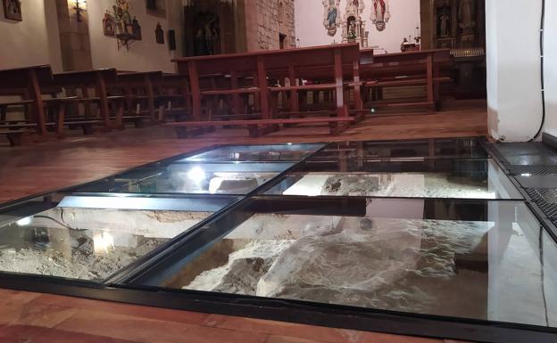 Regumiel musealiza su necrópolis medieval bajo el suelo de la iglesia