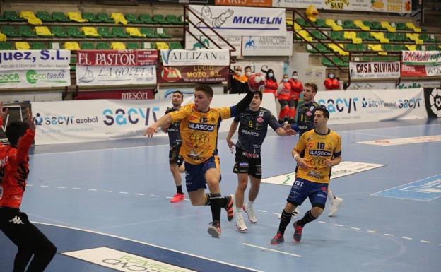 El Villa de Aranda solo resiste media hora el ritmo del Ademar