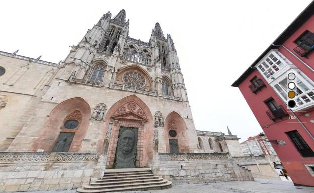 Entregan al Arzobispado más de 55.000 firmas contra las nuevas puertas de la Catedral de Burgos