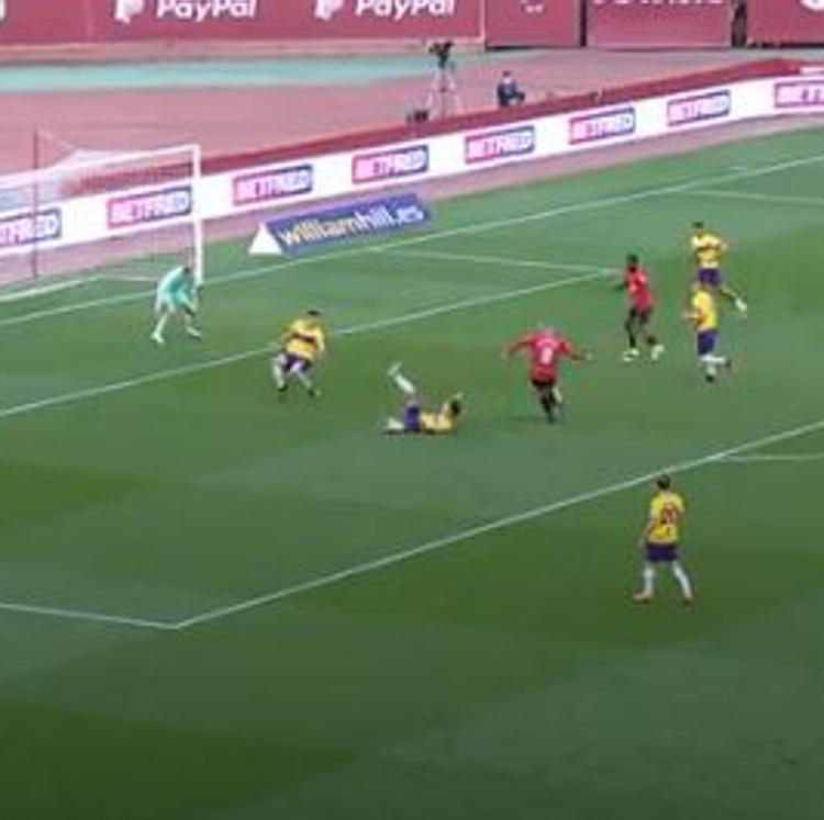 Vídeo: Golpe del Mallorca ante el Almería para asaltar el liderato