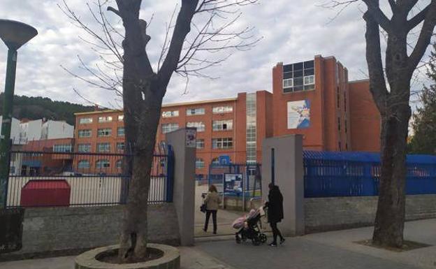 Burgos Con Bici rechaza la liberación de plazas de aparcamiento en los colegios
