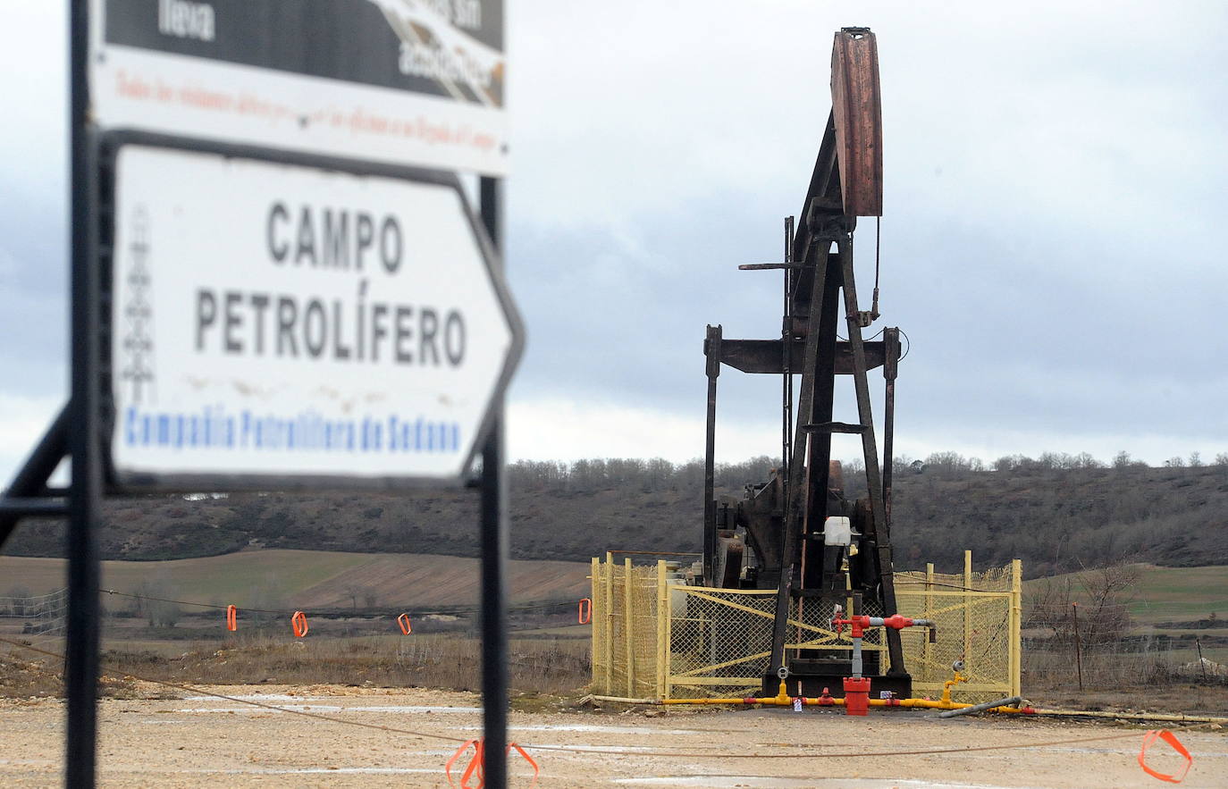 Sargentes trata con la concesionaria la compra de los caballitos del campo de petróleo