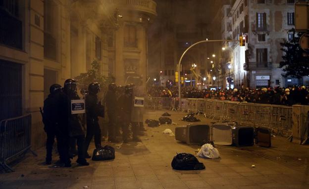 Esquerra cede y anuncia un «cambio profundo» en los Mossos