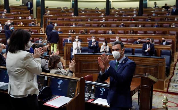 Casado tiende la mano a Sánchez para que vuelva la moderación y «ganar los dos»