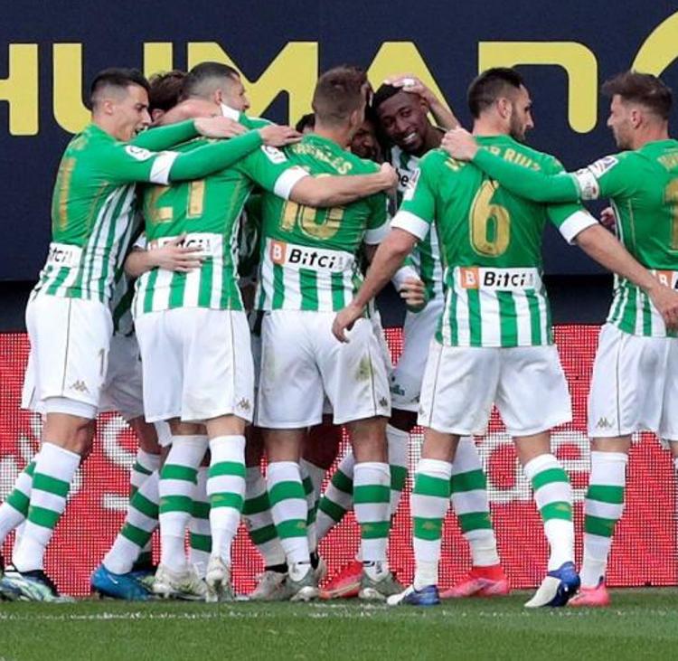 Vídeo: Juanmi mete al Betis en Europa