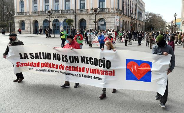 Un centenar de personas se manifiesta en Burgos en contra de la privatización de la Sanidad Pública