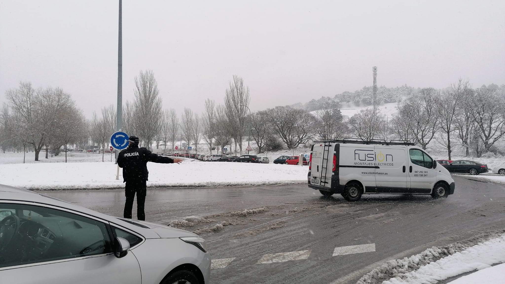 La nieve imprevista ha provocado algunos atascos en Burgos
