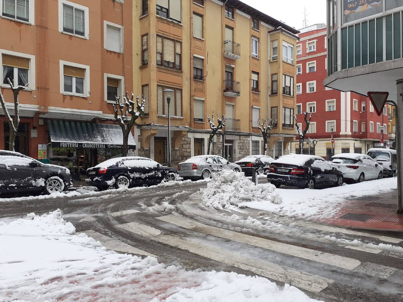 La nieve toma el centro de Burgos