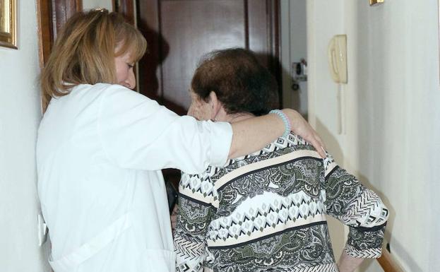 IU Miranda denuncia que las trabajadoras de ayuda a domicilio no han sido vacunadas