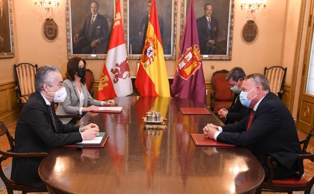 La consejera de Empleo reafirma el compromiso de la Junta con el sector industrial de Burgos