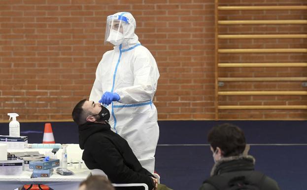 Burgos encabeza los nuevos casos de covid de Castilla y León y sigue sumando fallecidos