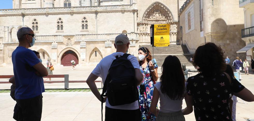 Los guías turísticos exigen a la Junta que amplíe el aforo de sus grupos