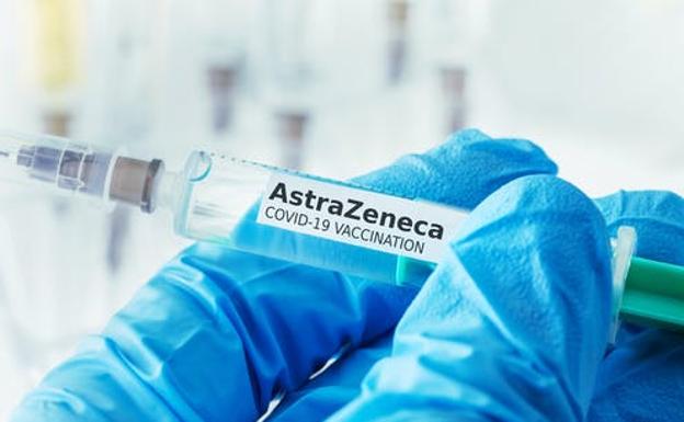 Por qué es una temeridad retrasar las vacunaciones de AstraZeneca