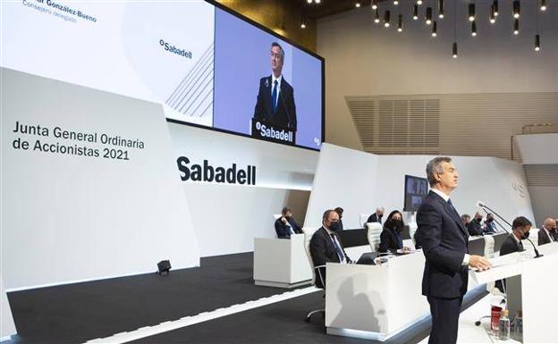 Sabadell aplaza la venta de TSB y apuesta por seguir en solitario