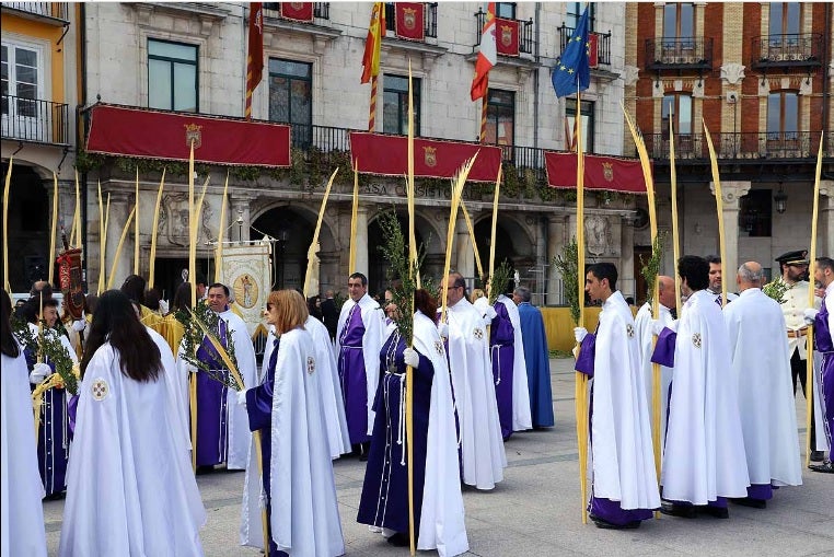 La covid cambia las tornas: los feligreses 'procesionarán' a las iglesias