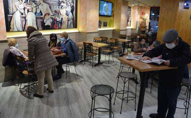 La Junta vuelve a cerrar el interior de la hostelería en Burgos desde el martes