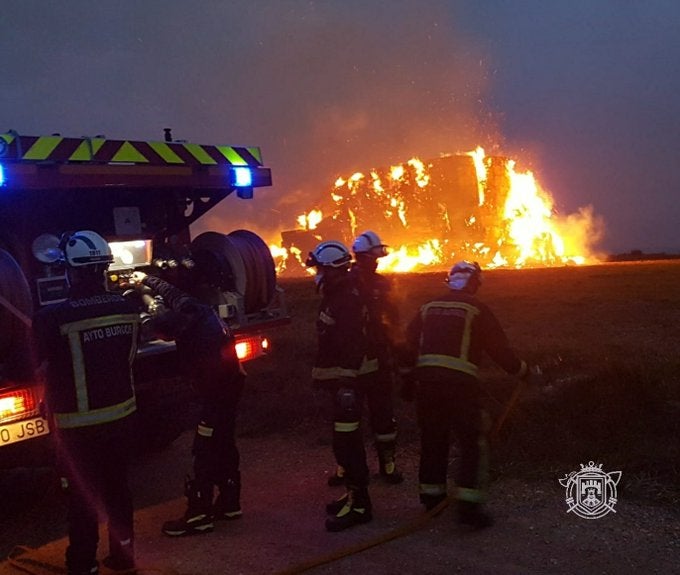 Un incendio de pacas de paja en Cortes activa a los bomberos