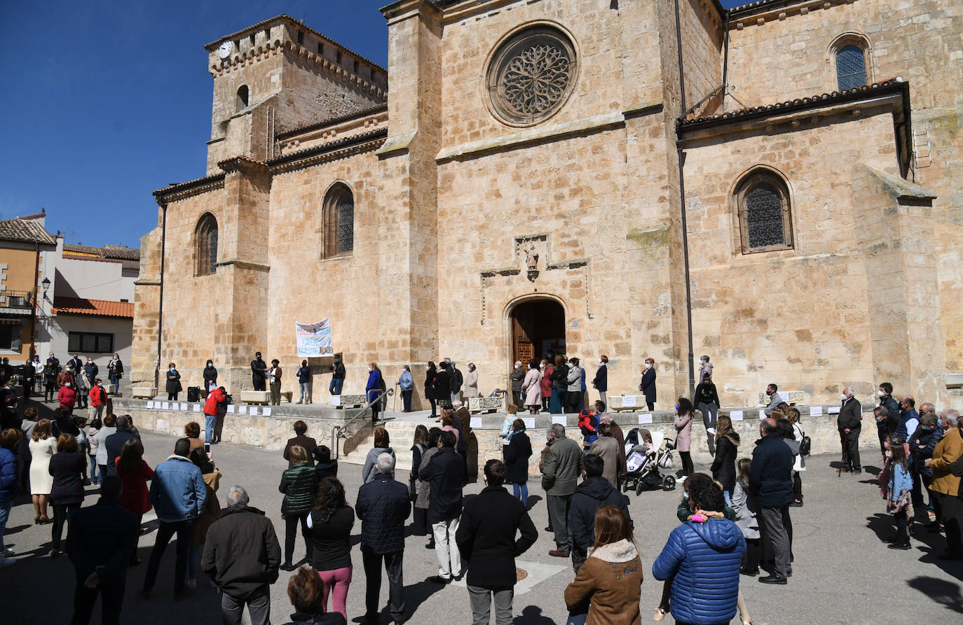 Los vecinos de Tórtoles de Esgueva protestan contra la moción de censura