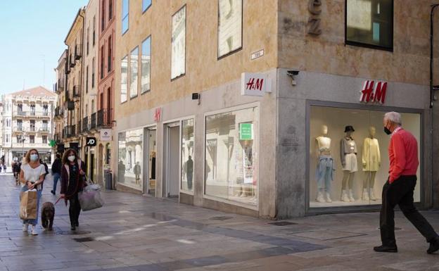 H&M cerrará tiendas en Soria y Salamanca y despedirá a una treintena de empleadas