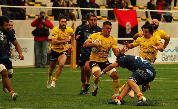 Una lesión alejará a Rubén Sanz de los terrenos de juego durante toda la temporada