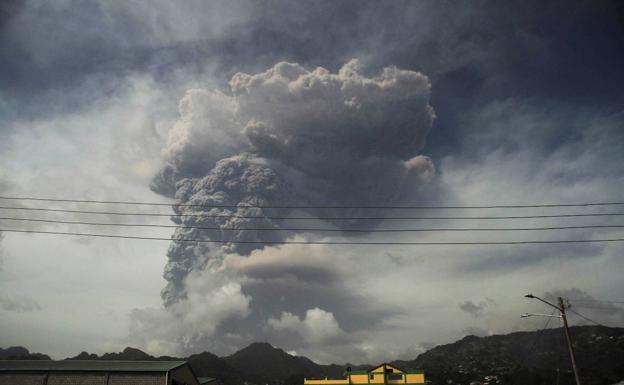 La cenizas de un volcán caribeño llegarán el miércoles a España