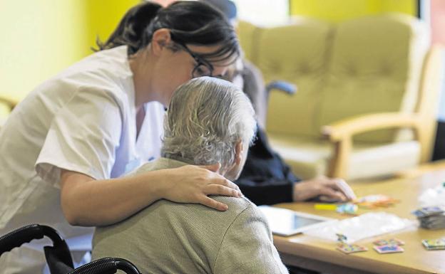 Más de 1.500 trabajadores de las residencias de Castilla y León rechazan la vacunación contra la covid