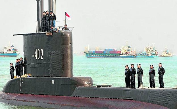 Lucha contrarreloj en Indonesia por hallar el submarino perdido