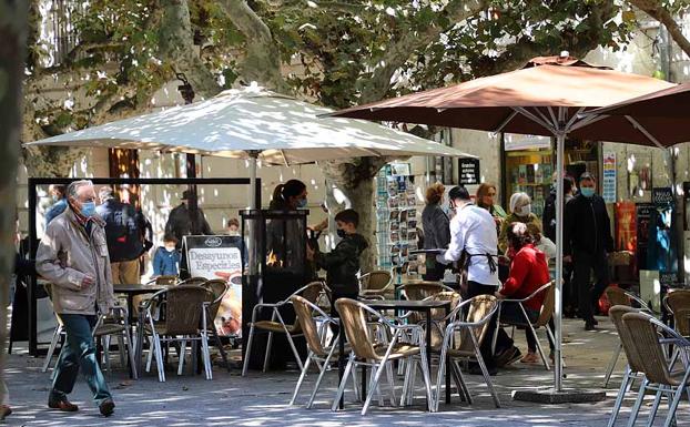 'Si te cuidas, me cuidas', nuevas pegatinas para las terrazas de la hostelería burgalesa