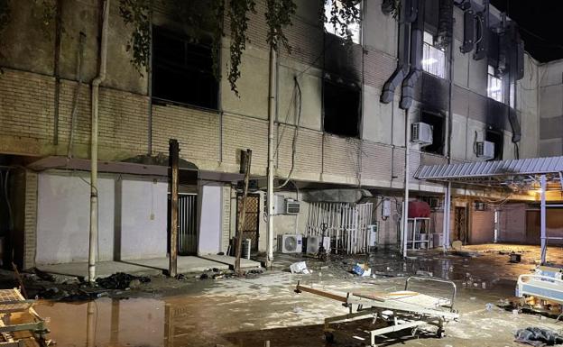 Una explosión deja más de ochenta muertos en un hospital covid de Bagdad