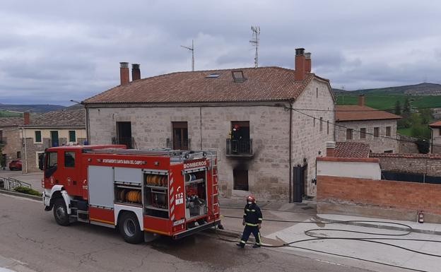 Dos adultas y dos niñas de 1 y 6 años, afectadas por el humo de un incendio en una vivienda de Villaldemiro