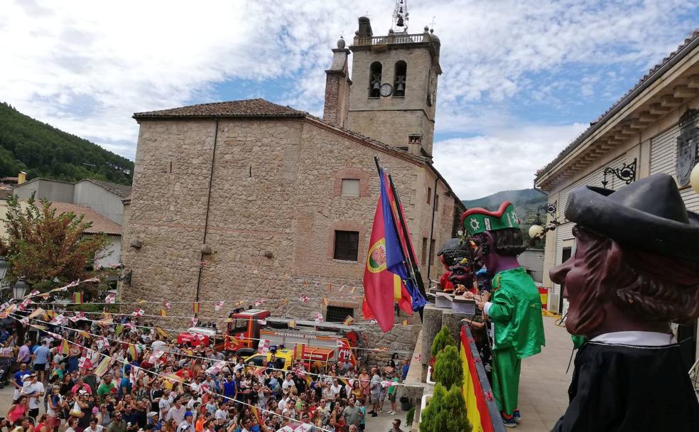 Arenas de San Pedro: gigantes, cabezudos y toros de fuego