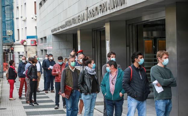 Clases medias y bajas, los afectados si eliminan la ayuda por declaración conjunta