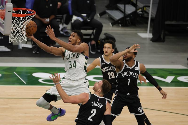 Una nueva exhibición de Antetokounmpo da el triunfo a los Bucks