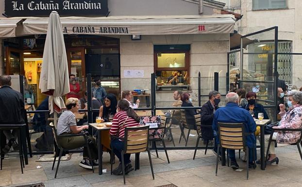 Los hosteleros denuncian que los cierres interiores no dan resultado y condenan al sector