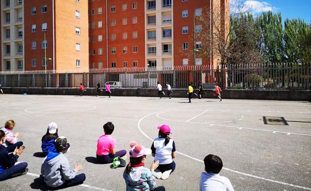 Alumnos del colegio Maristas de Burgos corren a favor de la campaña de Unicef 'Cada gota cuenta'