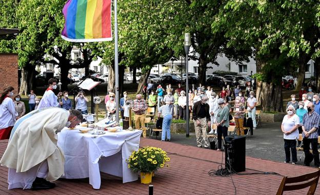 La iglesia católica alemana empieza a bendecir a parejas homosexuales