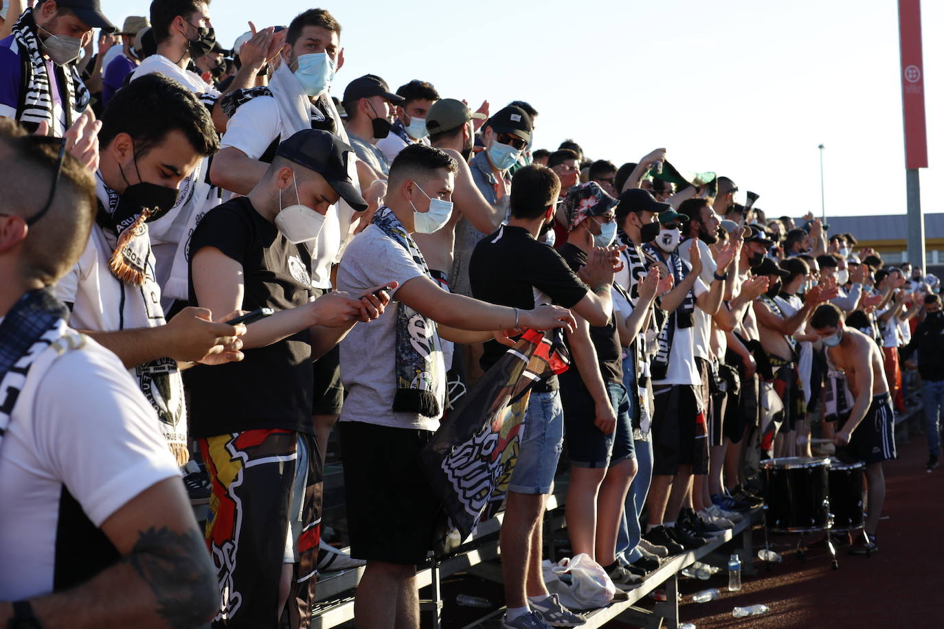 El Burgos CF, arropado por su afición en Extremadura