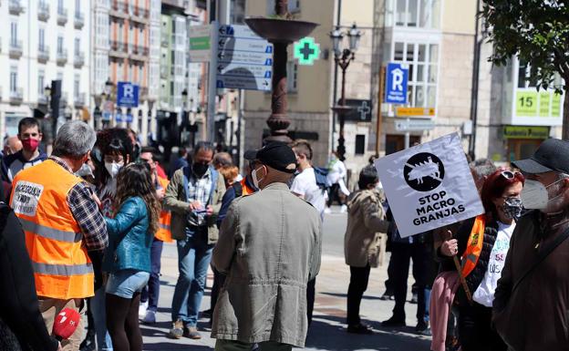 Suárez-Quiñones sobre las macrogranjas: «La administración tiene que caminar de la mano de la ley»