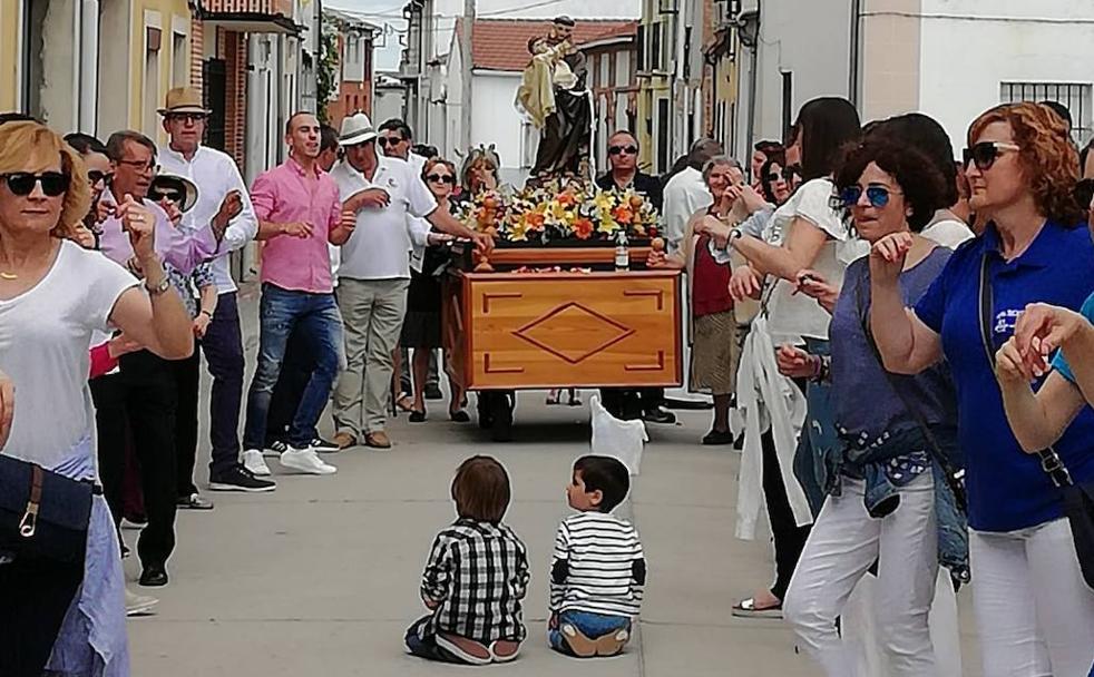 Navas de Oro: devoción a San Antonio en cada paso de la jota