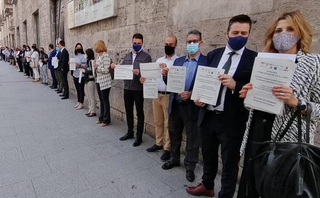 Los empleados de CaixaBank en Burgos tras el mayor ERE de la banca en España: «La paciencia se acaba»