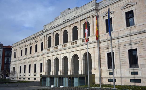 Piden 18 años de cárcel para dos jóvenes por apuñalar a otros tres en Burgos