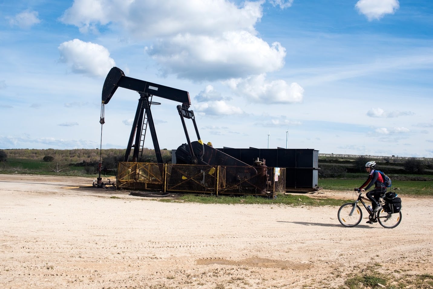 El campo petrolífero de Ayoluengo, el único de la península, salta a la gran pantalla