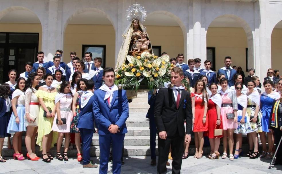 Íscar: naranjas y pañuelos en honor a la Virgen de los Mártires