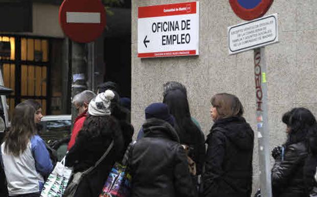 La subida del SMI en 2019 provocó una pérdida de hasta 173.000 empleos